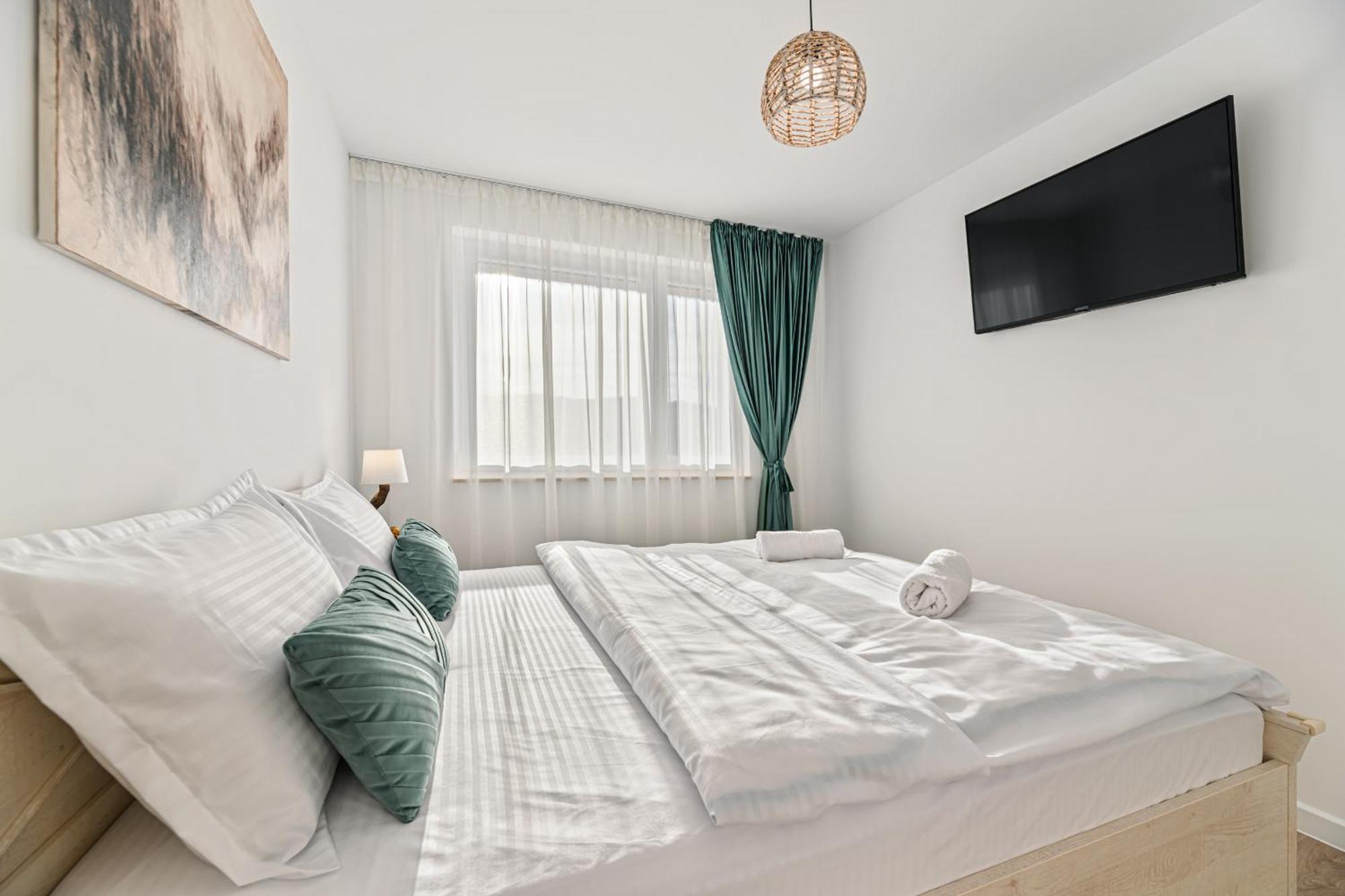B-Holiday Luxury Apartments Urban Plaza Brasov Exterior photo