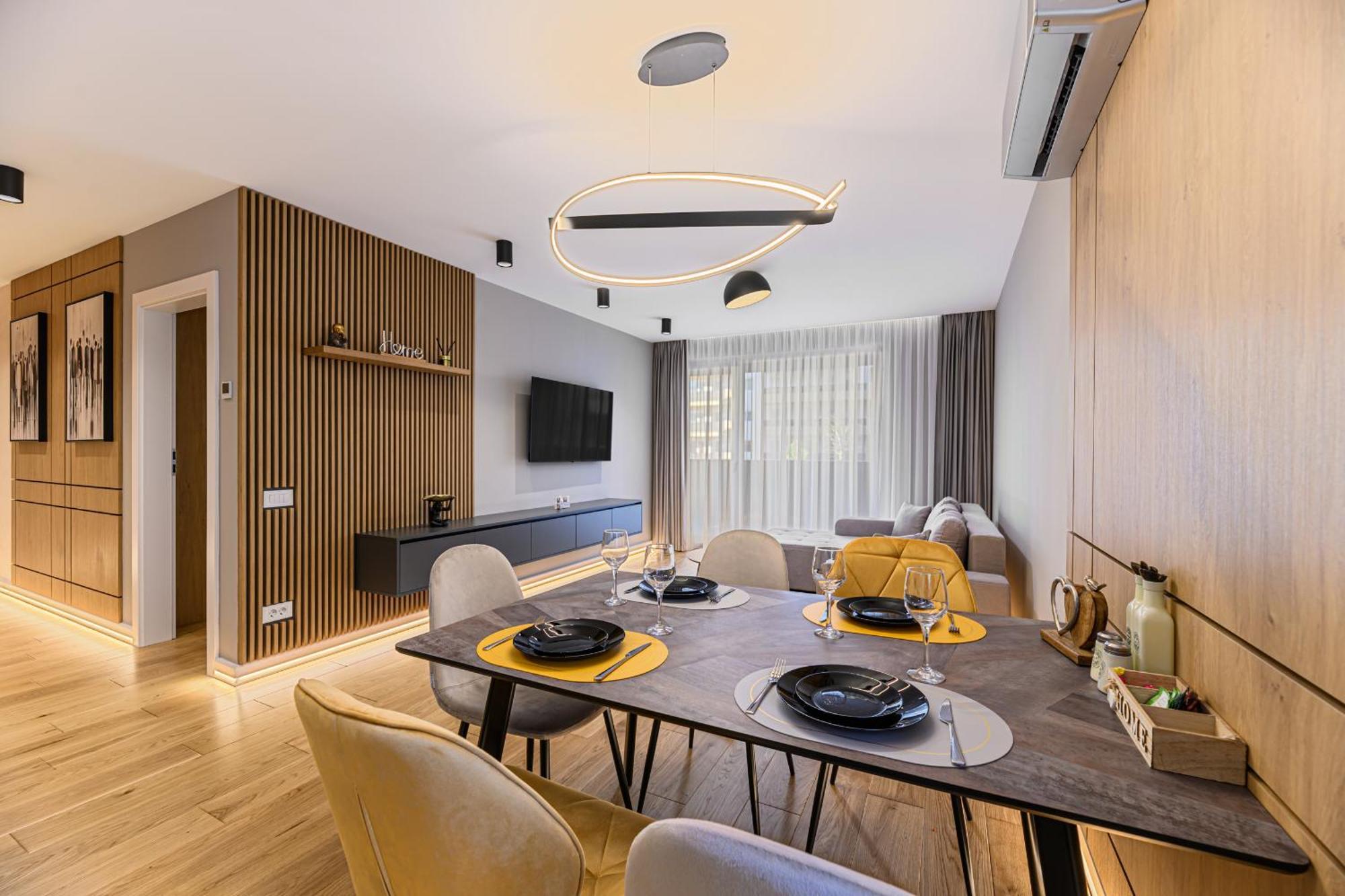B-Holiday Luxury Apartments Urban Plaza Brasov Exterior photo