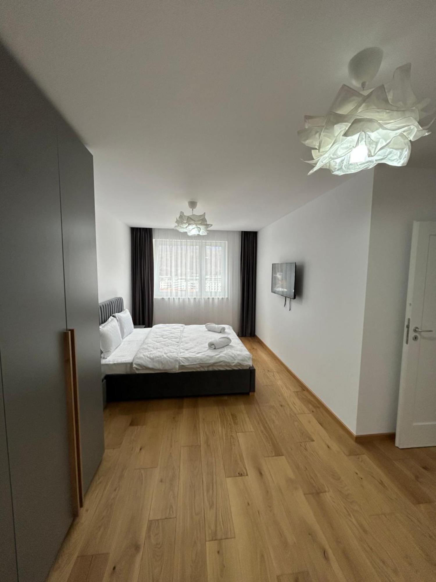 B-Holiday Luxury Apartments Urban Plaza Brasov Exterior photo